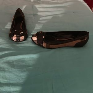 Patterned Burberry plays